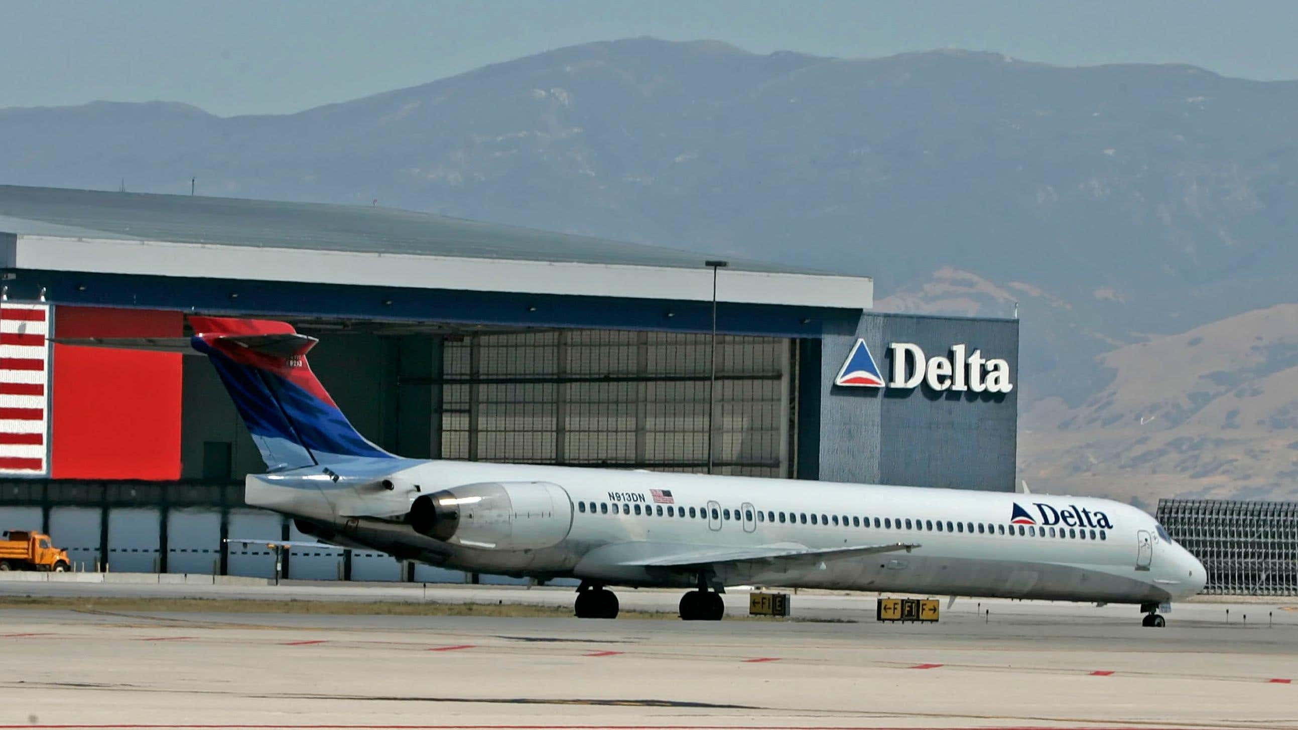 Bild zum Artikel mit dem Titel Mann tot im Flugzeugtriebwerk am Flughafen Salt Lake City aufgefunden